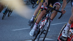 Mathieu van der Poel grijpt naast winst eerste etappe Tour de France