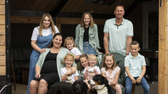 NPO1 met speciale kerstafleveringen van Een Huis Vol