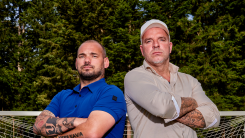 Oud-profvoetballers coachen amateurteams in Veronica-show