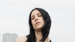 Vanavond op tv: Raven van Dorst viert het anders-zijn in Zomergasten