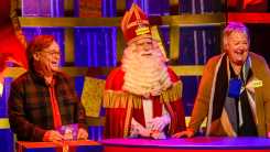 Vanavond op tv: Paul de Leeuw terug op pakjesavond met Sint & de Leeuw