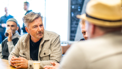 Bert van Leeuwen duikt in de wereld van drank- en drugsverslaafden