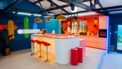 Twee nieuwe bewoners betreden het Big Brother-huis