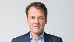 Tijs van den Brink presenteert laatste afleveringen Adieu God?