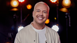 Jamai Loman presenteert tv-show Het Onvergetelijke Koor