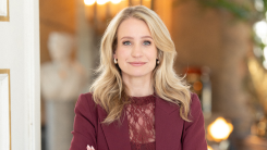 Vanavond op tv: Dionne Stax presenteert vanavond speciale kerstaflevering van Van onschatbare waarde