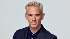 Art Rooijakkers presenteert nieuwe survivalshow Tribe to Survive