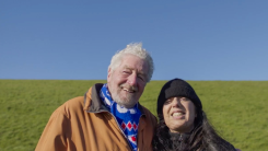 Tina Farifteh onderzoekt kloof tussen stad en dorp in Tina in Sexbierum