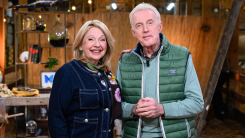 Vanavond op tv: André van Duin en Janny duiken in de dierenwereld in Beestenboel