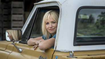 Vanavond op tv: Yvon Jaspers brengt liefdespost langs bij boeren