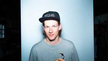 Sander Hoogendoorn laat Europese radiostations 'You'll Never Walk Alone' draaien