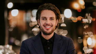 Vanavond op tv: Renze Klamer terug met talkshow op prominent tijdstip