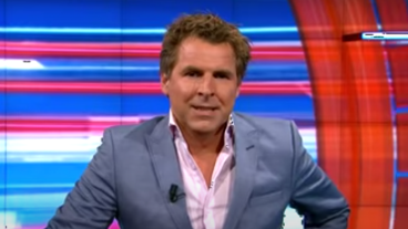 Throwback - Toine van Peperstraten huilt bij NOS-afscheid: ‘Liever niet gebeurd’ 