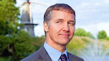 Thom Hoffman wil goed einde voor serie Dokter Tinus