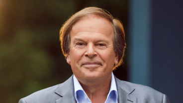 Ivo Niehe krijgt Televizier Oeuvre-Ring voor 40 jaar TV Show