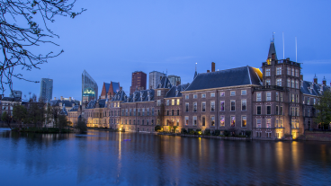 Déze podcasts houden je up-to-date over politiek Den Haag