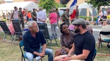 Fons de Poel, Sosha Duysker en Tim Hogenbosch doen verslag van de Nijmeegse Vierdaagse