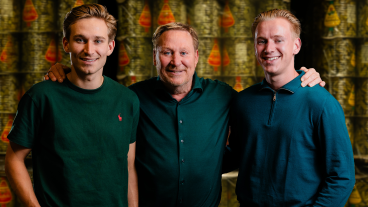 Oos Kesbeke naar het buitenland in kerstspecial van de Augurkenkoning