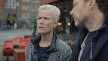 Vanavond op tv: Ellie Lust blikt terug op haar politiejaren in De Reünie