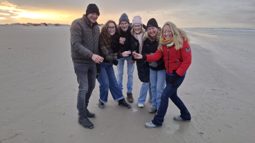 Vanavond op tv: Gasten ontdekken grachten, porselein en Bavotoren in Bed & Breakfast