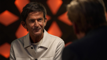 Cornald Maas blikt terug op 75 jaar televisie in special