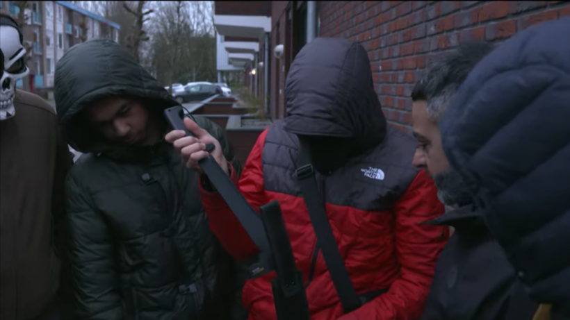 Politie verhoort jongen vanwege mes in promo Danny op Straat