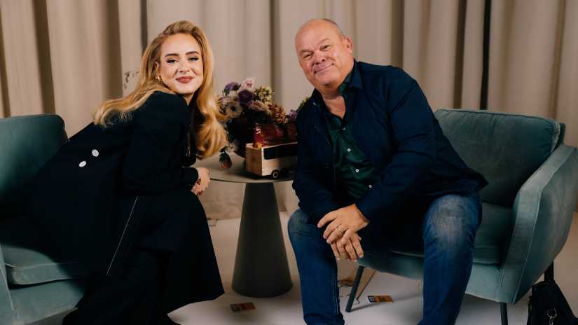Vanavond op tv: Adele te gast bij Paul de Leeuw in Busje Komt Zo