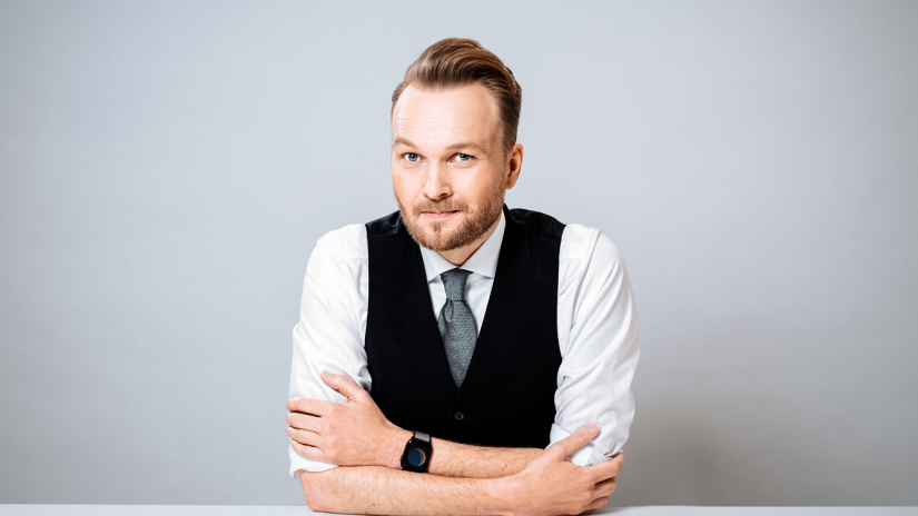 Arjen Lubach neemt een week vakantie met De Avondshow