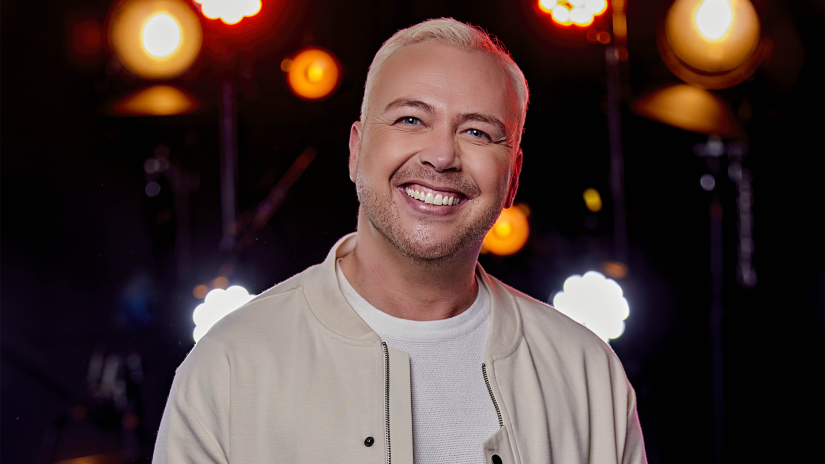 Jamai Loman presenteert tv-show Het Onvergetelijke Koor