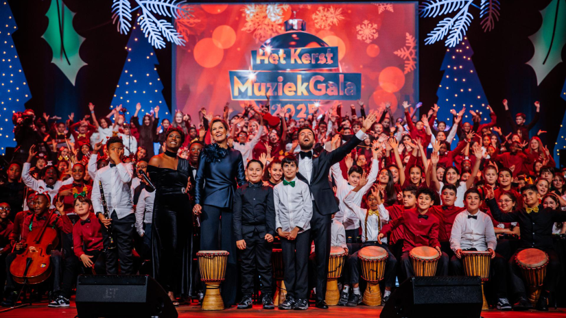 Vanavond op tv: Bekende artiesten schitteren in feestelijk Kerst Muziekgala